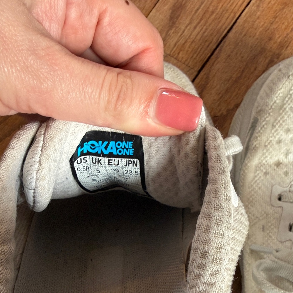 Hoka Women's Clifton 9 Running Shoes in white with gum bottom - Picture 3 of 4